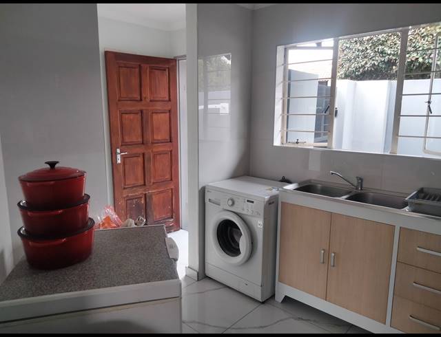2 BEDROOM SIMPLEX TO LET IN SONNEGLANS